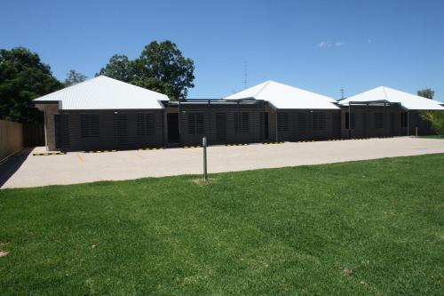 ทัศนียภาพภายนอกโรงแรม, เอเมอรัลด์ พาร์ค โมเต็ล (Emerald Park Motel) in เอเมอรัลด์