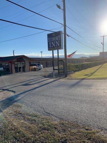 Economy inn in Bay City, USA