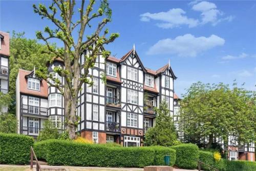 1 Bed Flat Hampstead Heath, Highgate Village, , London