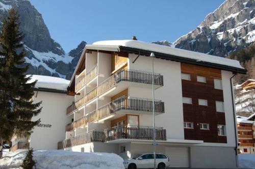 Mireille, Appartment 61