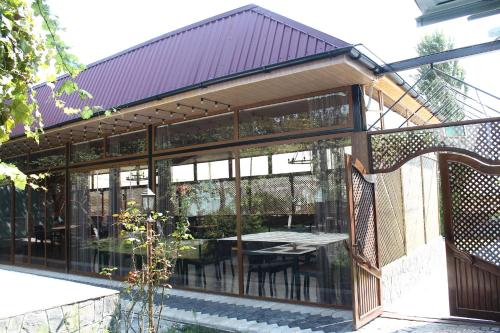 balkon/terras, Firuze Hotel & Restaurant in Sheki