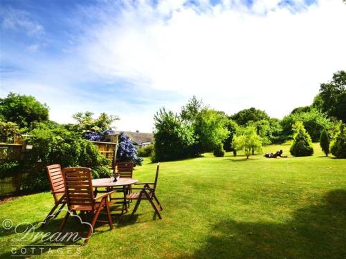 Coombe Orchard - image 2