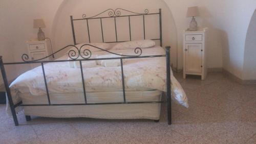 1 queen bed, 1 sofa bed