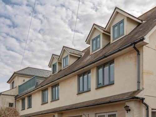 2 Armada House - image 12