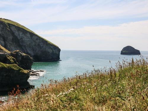 Beach Hut - image 10