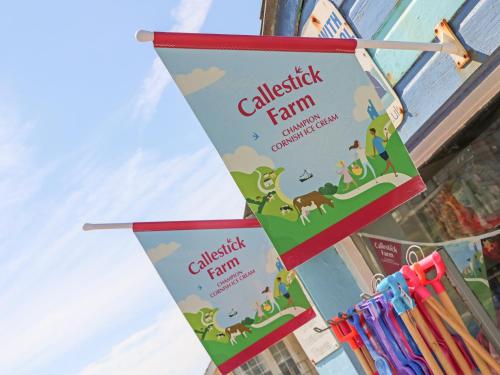 Beach Hut - image 13