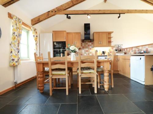 Hawthorn Cottage - image 13