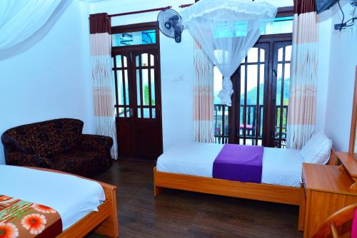 1 king bed, 1 twin bed