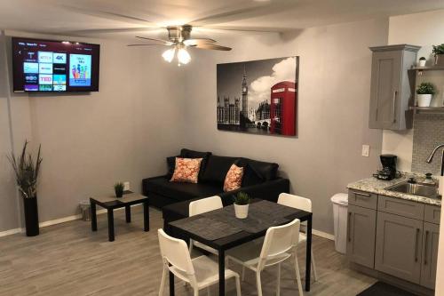 NEW 2 BEDROOM LUXURY APARTMENT -GREAT LOCATION -MODERN