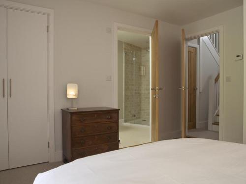 3 Eddystone Row - image 7