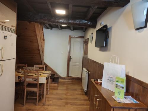  Casa Fuente el vache in Campomanes