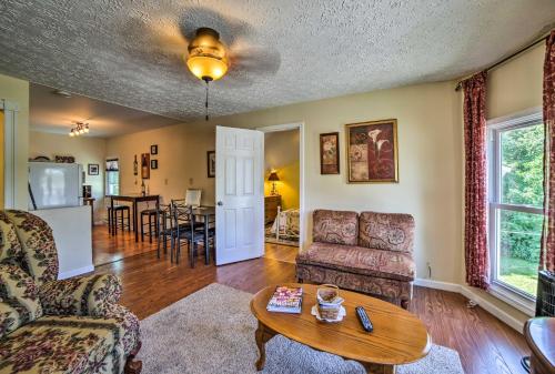 Explore Lake Erie and Strip From Quaint Apartment!