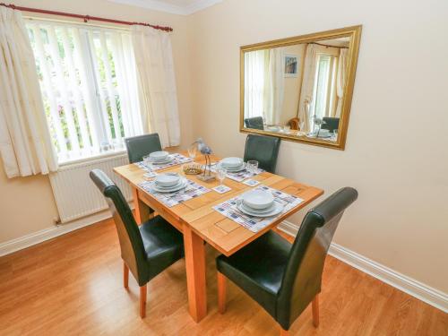 2 Oakhill Drive - image 11