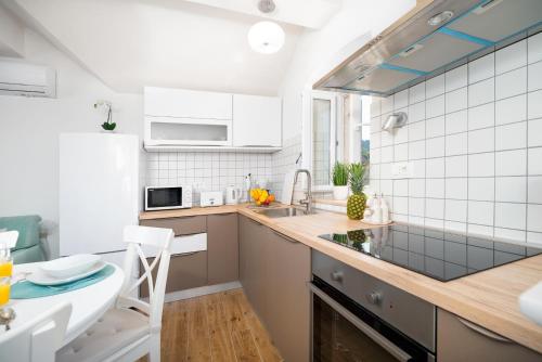 Holiday home Škrika - image 6