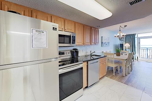 Beachfront Condo with Pools Hot Tubs & Lazy River condo - image 9