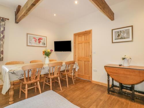 Garras Barn - main image