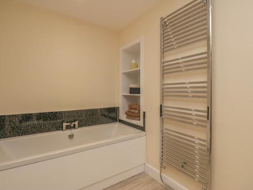 Hillcrest - image 2