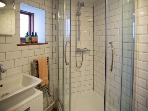 Weir Cottage - image 6
