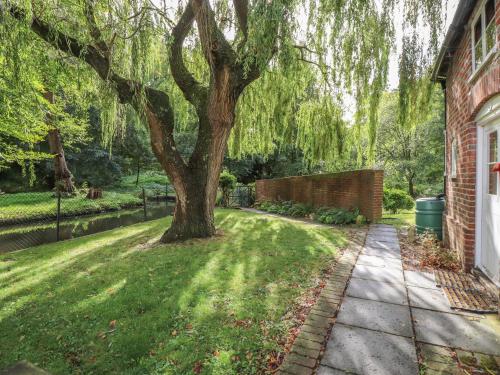 Weir Cottage - image 7
