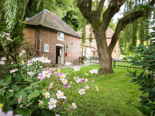 Weir Cottage - image 4