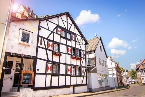 Alte Uhrmacherei in Heimbach, Deutschland