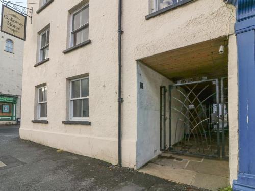 Flat 2 Galloway House - image 9