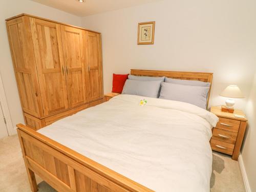 Flat 2 Galloway House - image 12