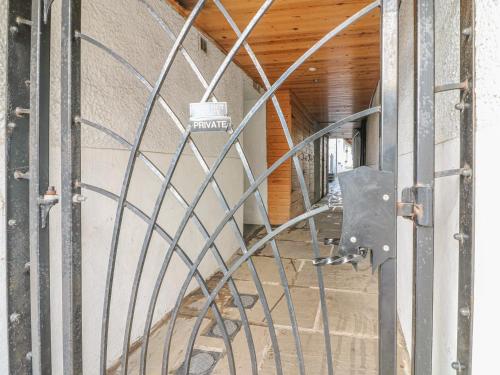 Flat 2 Galloway House - image 3