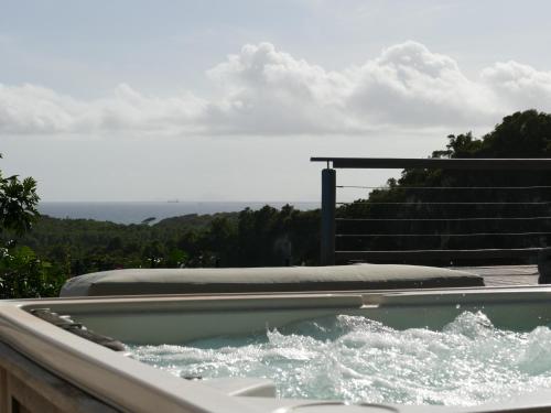 อ่างแช่น้ำร้อน, VILLA ZENITUDE DES SALINES in แซ็ง-เฟลิกซ์