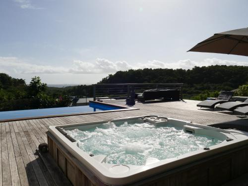 อ่างแช่น้ำร้อน, VILLA ZENITUDE DES SALINES in แซ็ง-เฟลิกซ์