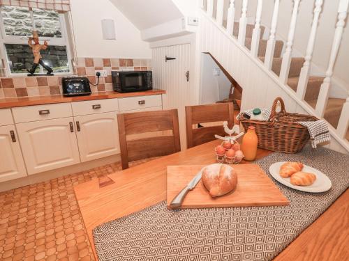 Laburnum Cottage - image 5