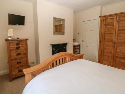 Laburnum Cottage - image 7