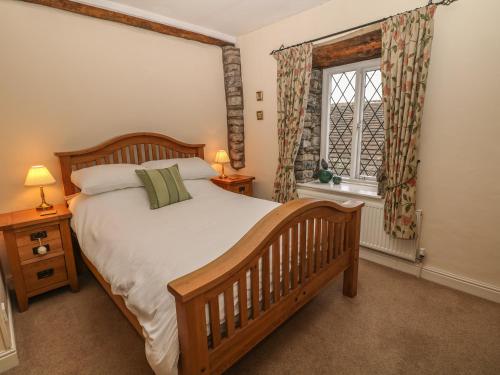 Laburnum Cottage - image 9
