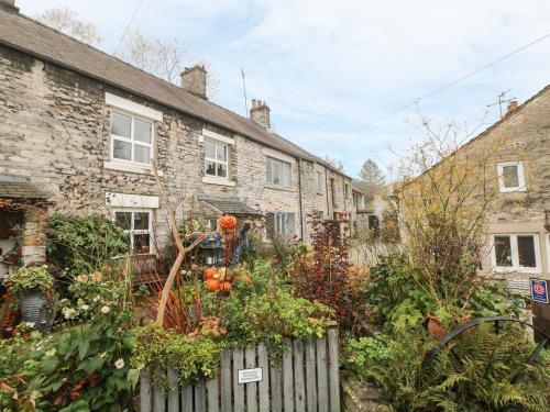 Laburnum Cottage - image 4