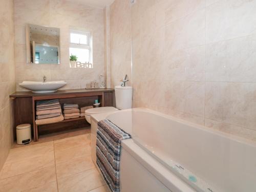 Bracken Barn Cottage - image 6
