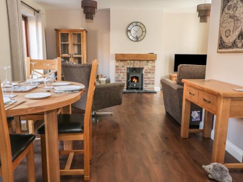 Pebble Cottage Dunnscroft - main image