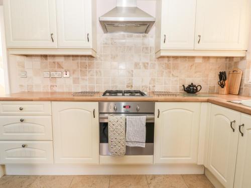 Pebble Cottage Dunnscroft - image 11