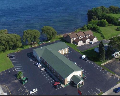 Econo Lodge On the Bay in Menominee, USA