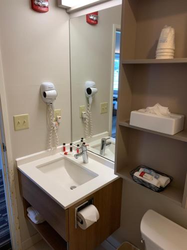 Queen Room - Non-Smoking