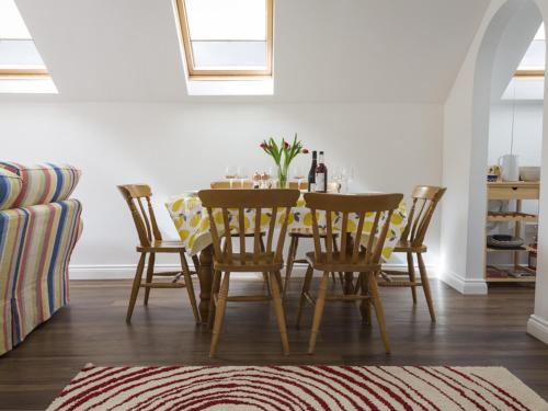 5 Chichester Court - image 14