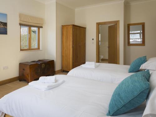 Court Lodge Hillfield Village - image 5