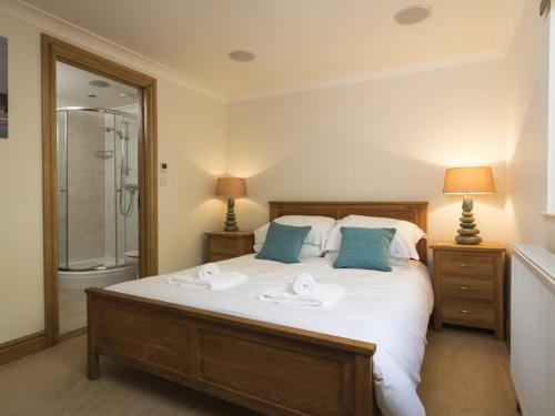 Court Lodge Hillfield Village - image 2