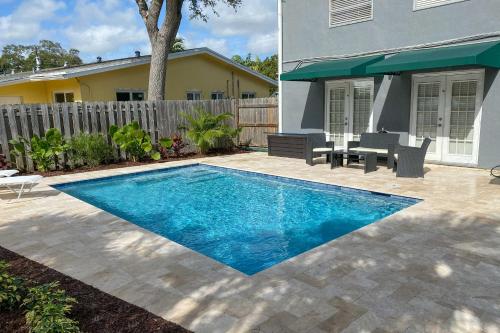 Waterfront Home with Saltwater Pool, 10 Mins to Beach Fort Lauderdale 