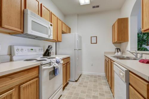 Martin's Windsor Hills Condo condo - image 4