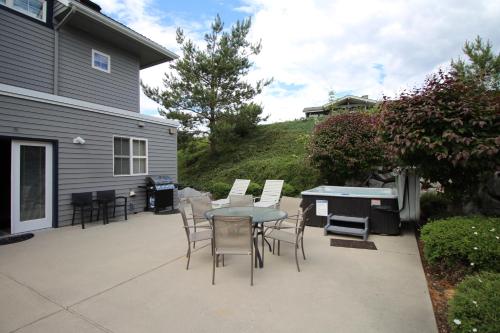 Beaches and Breezes on Wapato - 4 Bed 4 Bath Vacation home in Wapato Point - image 9
