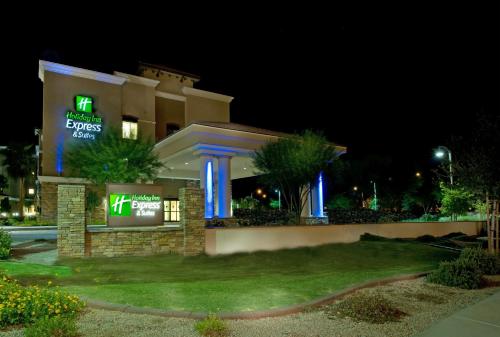 Holiday Inn Express & Suites Phoenix Glendale Dist, an IHG Hotel