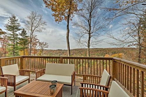 . Newly Built and Secluded Catskill Cottage with Views!