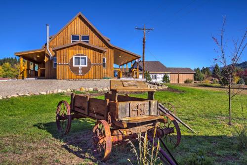 Garden Valley Cabin with Teepee, Deck and Mtn Views! - Crouch