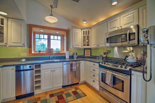 Lake Champlain Cottage with Kayak and Private Dock - image 5