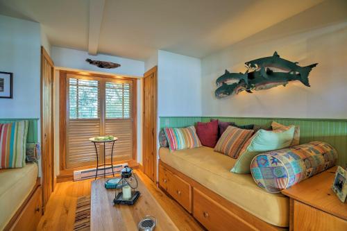 Lake Champlain Cottage with Kayak and Private Dock - image 9